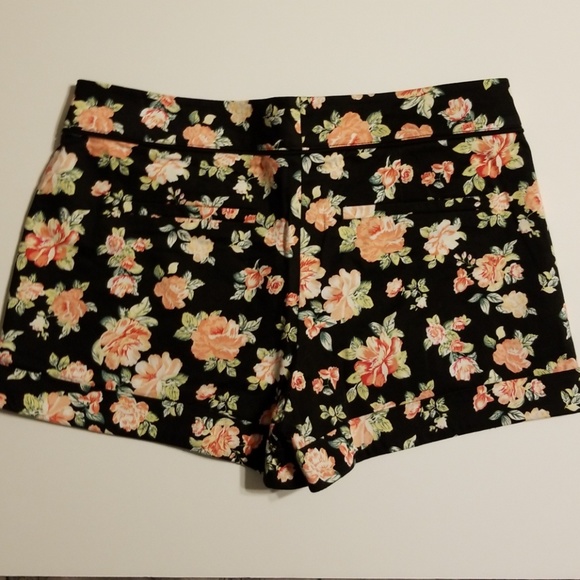 Forever 21 black floral shorts size medium - Picture 5 of 8